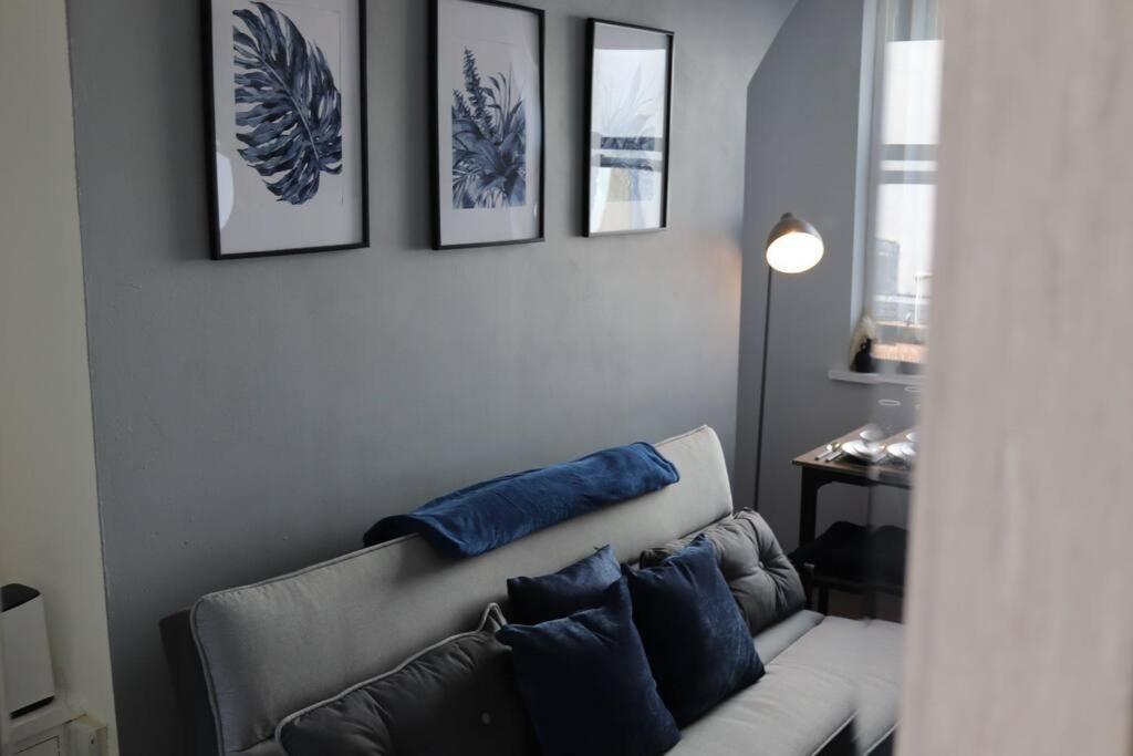 Windsor Deluxe - Modern City Centre 5min From Beach & Station Appartement