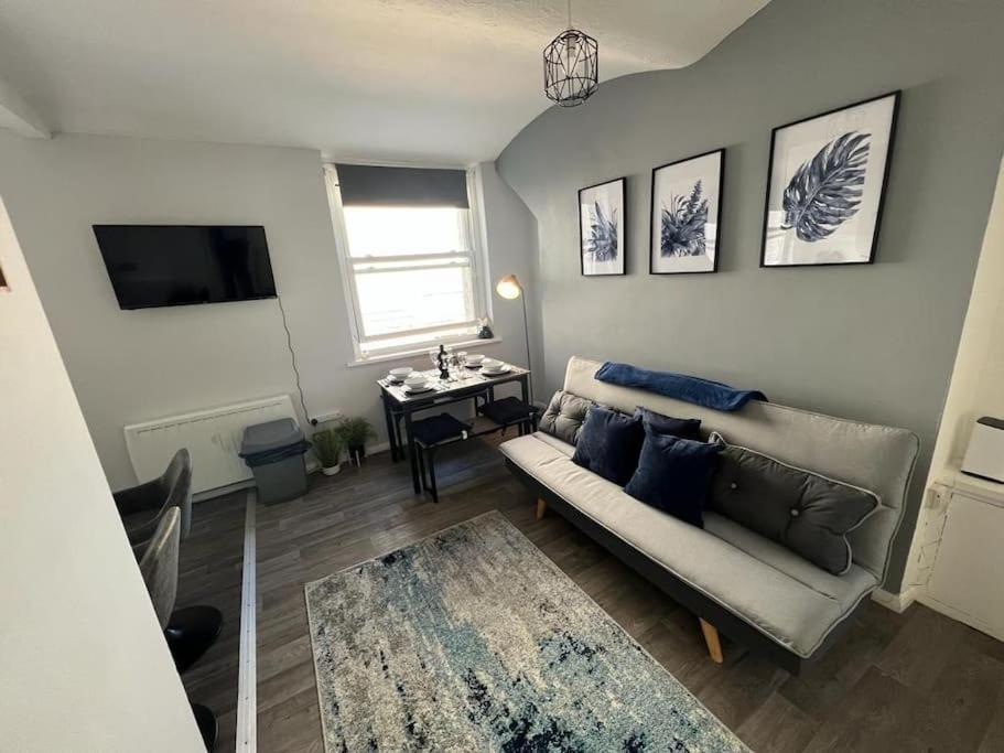 Apartment Windsor Deluxe - Modern City Centre 5min From Beach & Station
