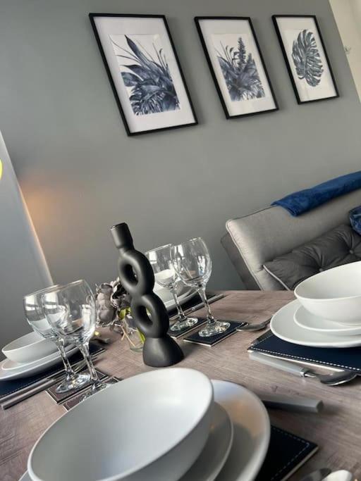 Apartment Windsor Deluxe - Modern City Centre 5min From Beach & Station