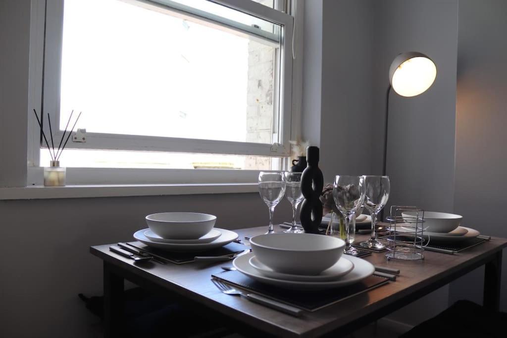 Windsor Deluxe - Modern City Centre 5min From Beach & Station *