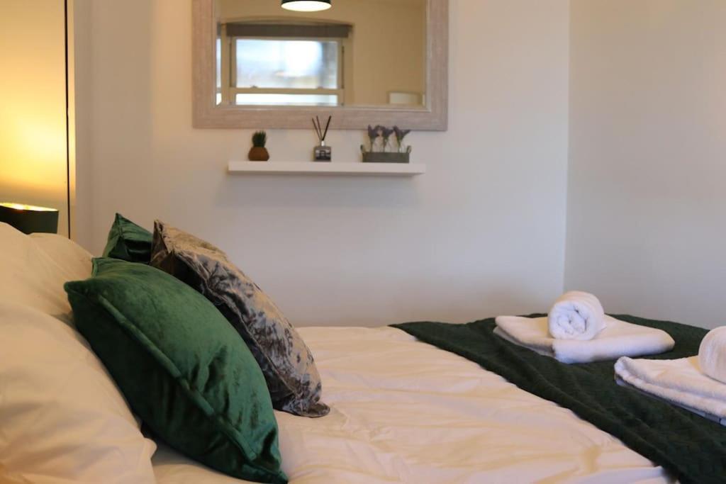 Windsor Deluxe - Modern City Centre 5min From Beach & Station