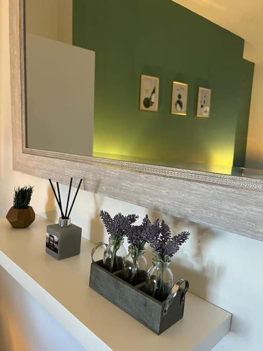 Windsor Deluxe - Modern City Centre 5min From Beach & Station Appartement