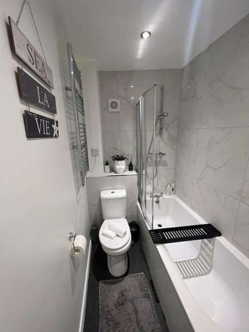 Windsor Deluxe - Modern City Centre 5min From Beach & Station *