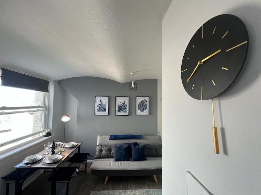 Apartment Windsor Deluxe - Modern City Centre 5min From Beach & Station