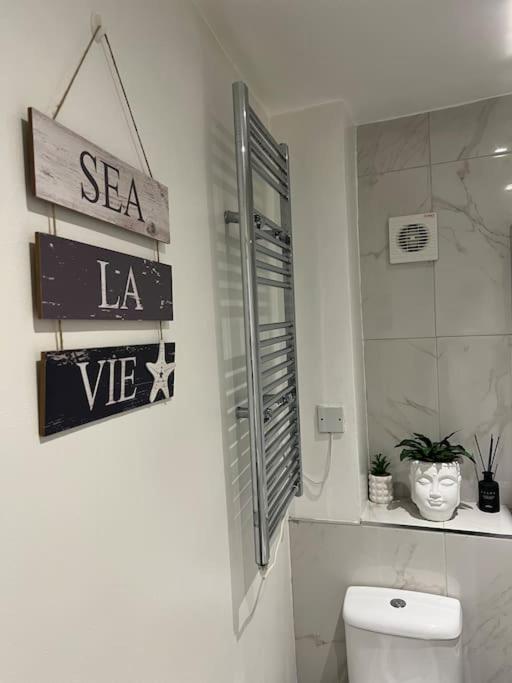 Windsor Deluxe - Modern City Centre 5min From Beach & Station Apartment Brighton