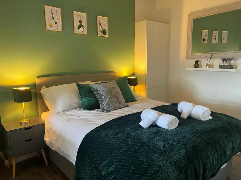 Windsor Deluxe - Modern City Centre 5min From Beach & Station